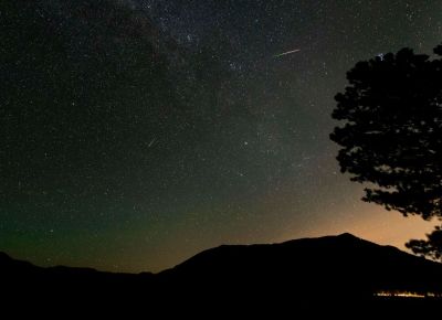 Two Perseid meteors peltier