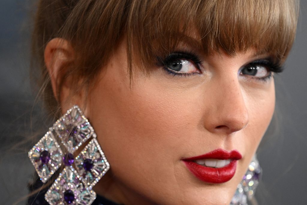 taylor swift f1 girl